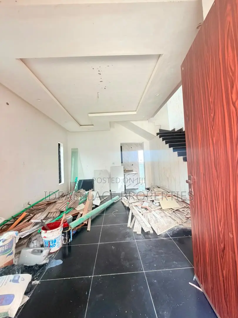 4bdrm Duplex in GRA Phase 1 for sale