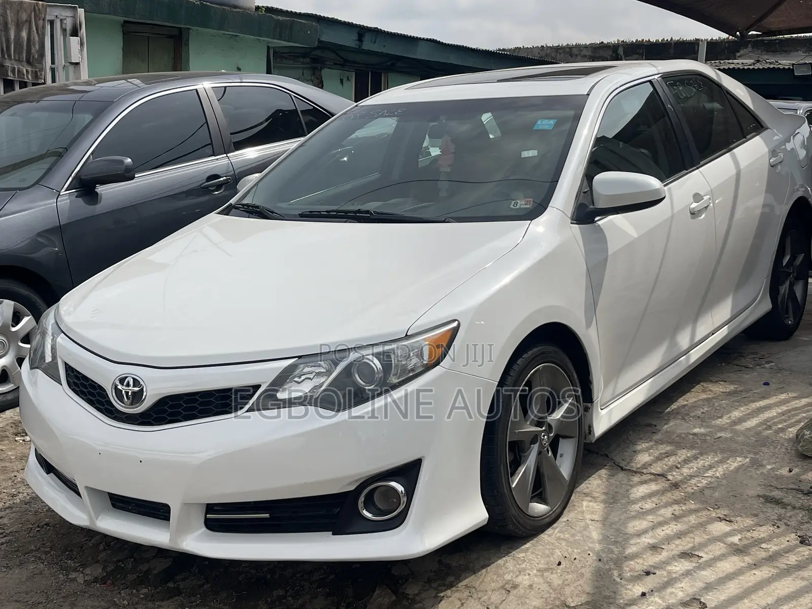 Toyota Camry SE 4dr Sedan (2.5L 4cyl 6A) 2014 White