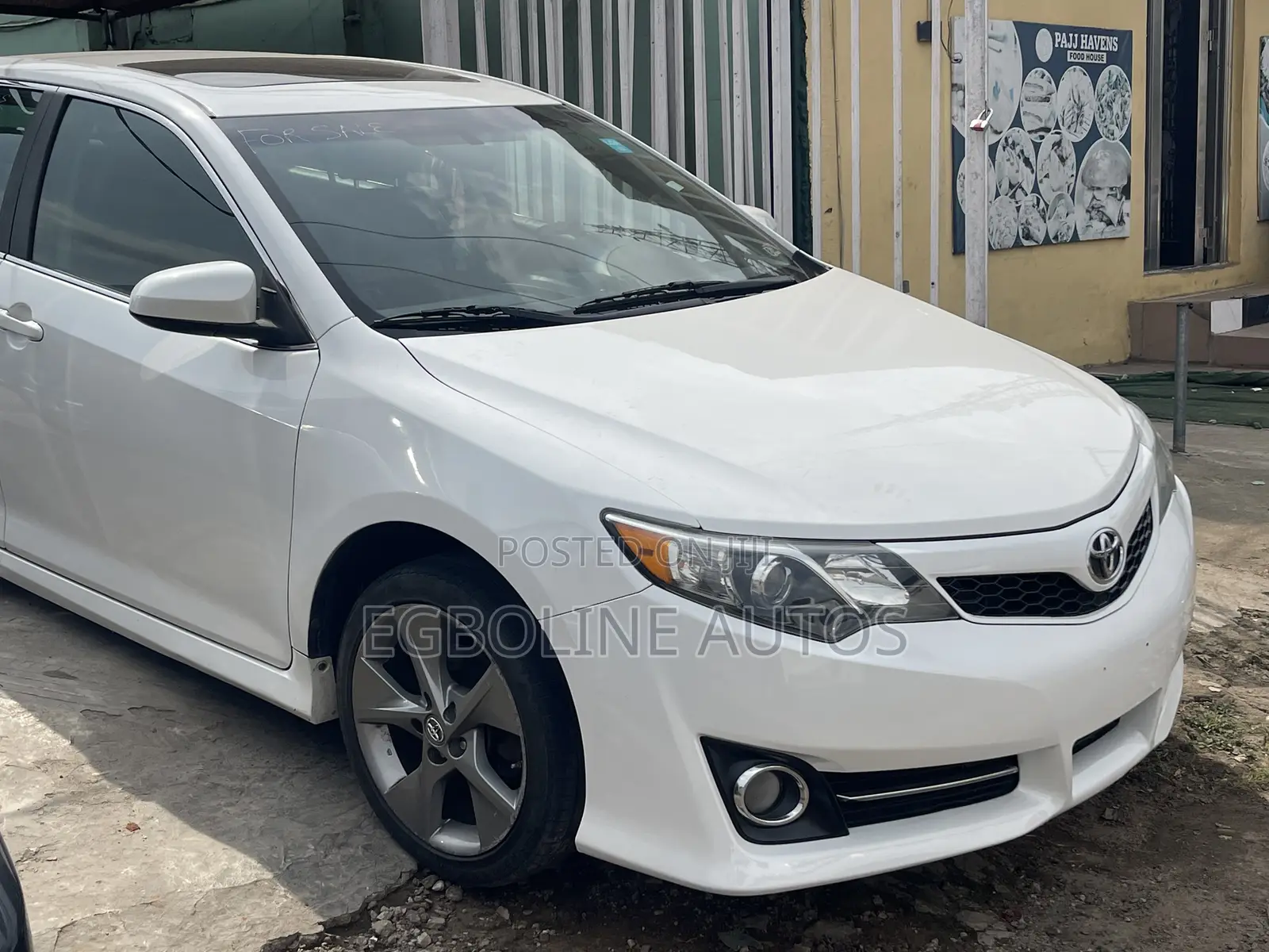 Toyota Camry SE 4dr Sedan (2.5L 4cyl 6A) 2014 White