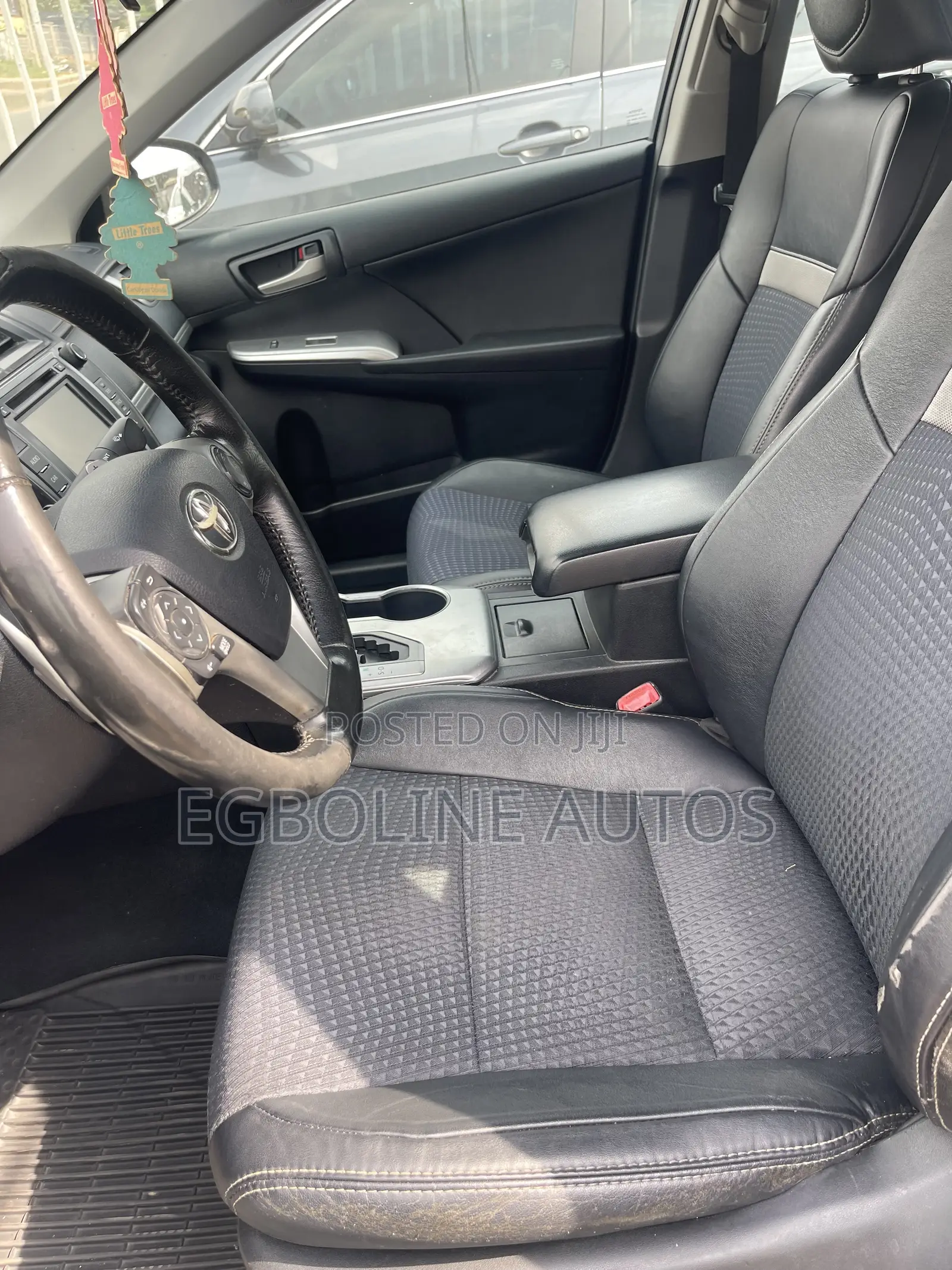Toyota Camry SE 4dr Sedan (2.5L 4cyl 6A) 2014 White
