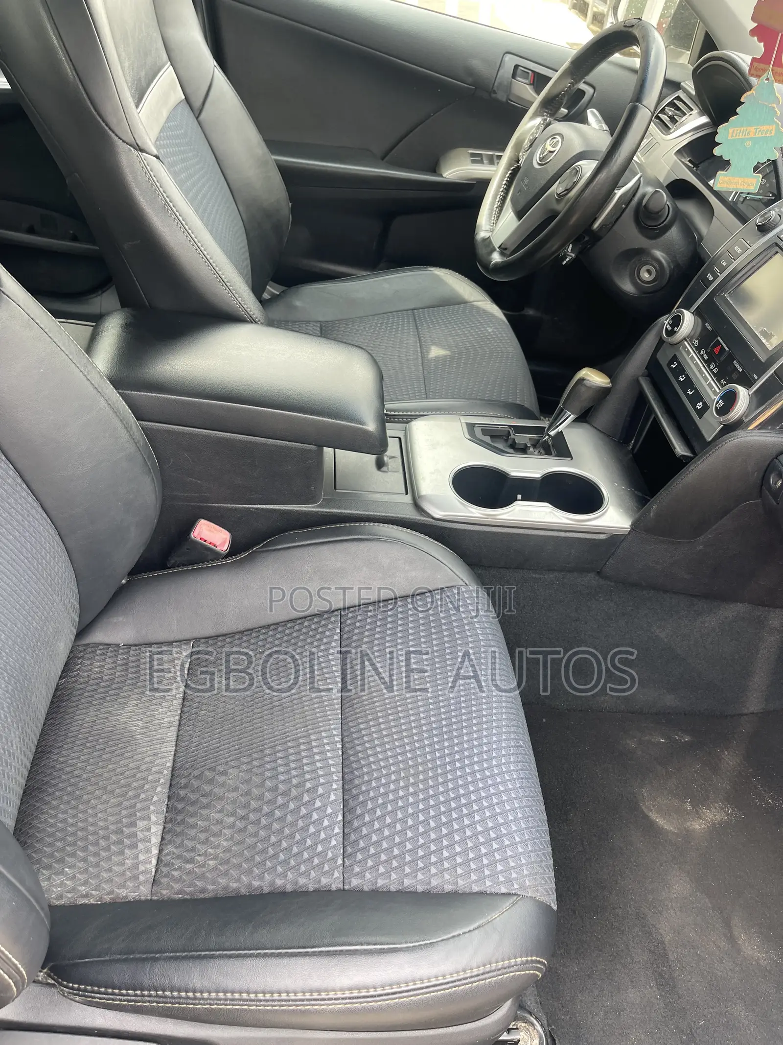 Toyota Camry SE 4dr Sedan (2.5L 4cyl 6A) 2014 White