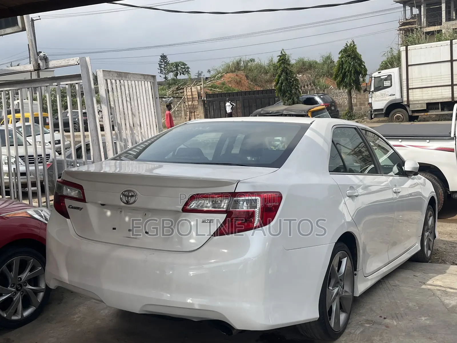 Toyota Camry SE 4dr Sedan (2.5L 4cyl 6A) 2014 White