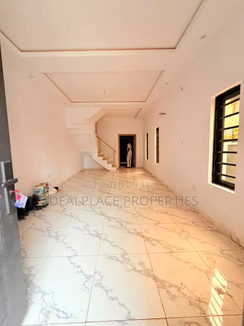 4bdrm Duplex in Anthony Village for sale
