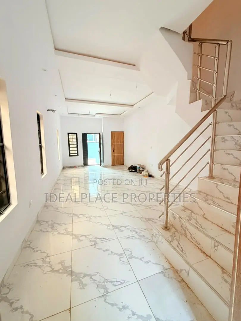 4bdrm Duplex in Anthony Village for sale