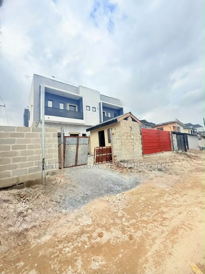 4bdrm Duplex in Ilupeju for sale