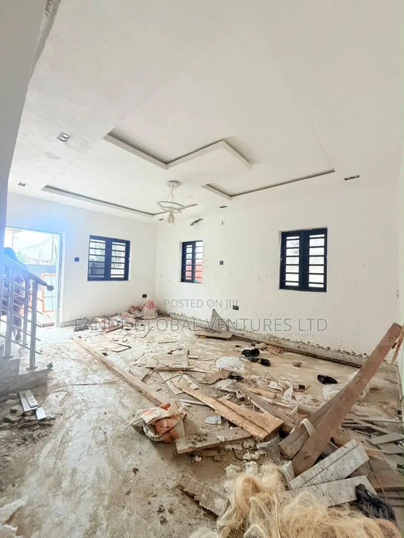 4bdrm Duplex in Ilupeju for sale