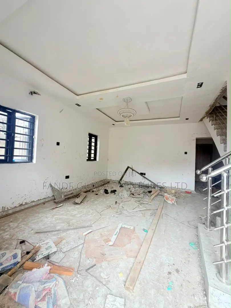 4bdrm Duplex in Ilupeju for sale