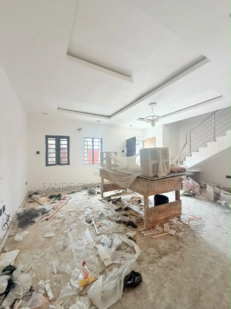 4bdrm Duplex in Ilupeju for sale