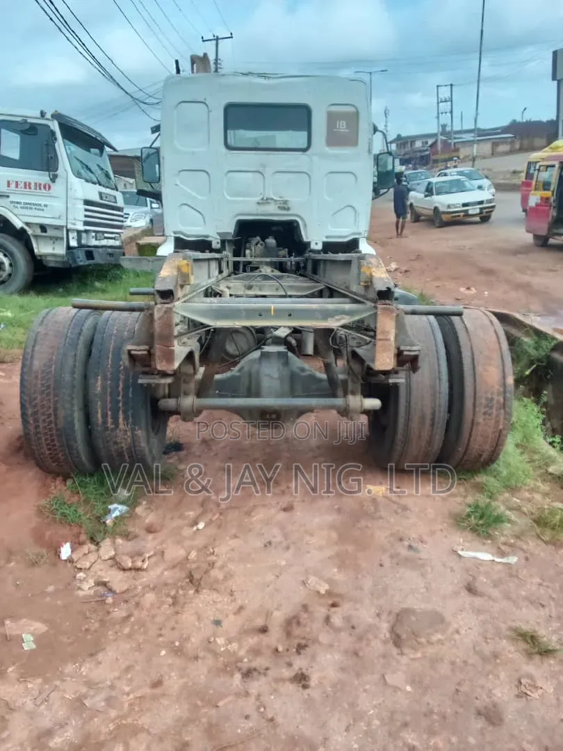 RENAULT RIGID TRUCK - 8 Bolts Cap Chassis - Foreign Use