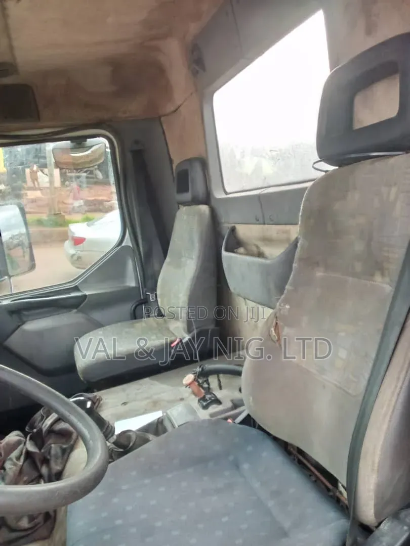 RENAULT RIGID TRUCK - 8 Bolts Cap Chassis - Foreign Use