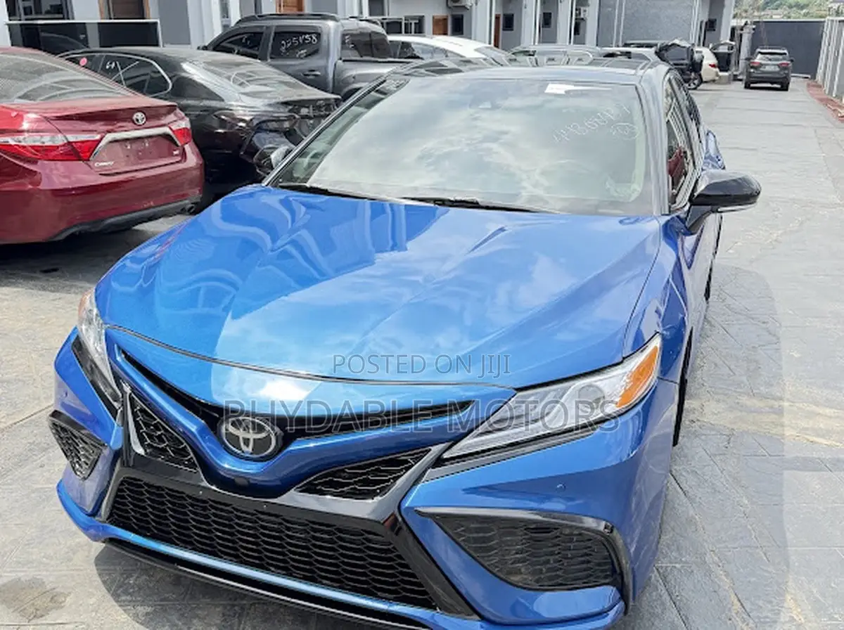 Toyota Camry 2018 Blue