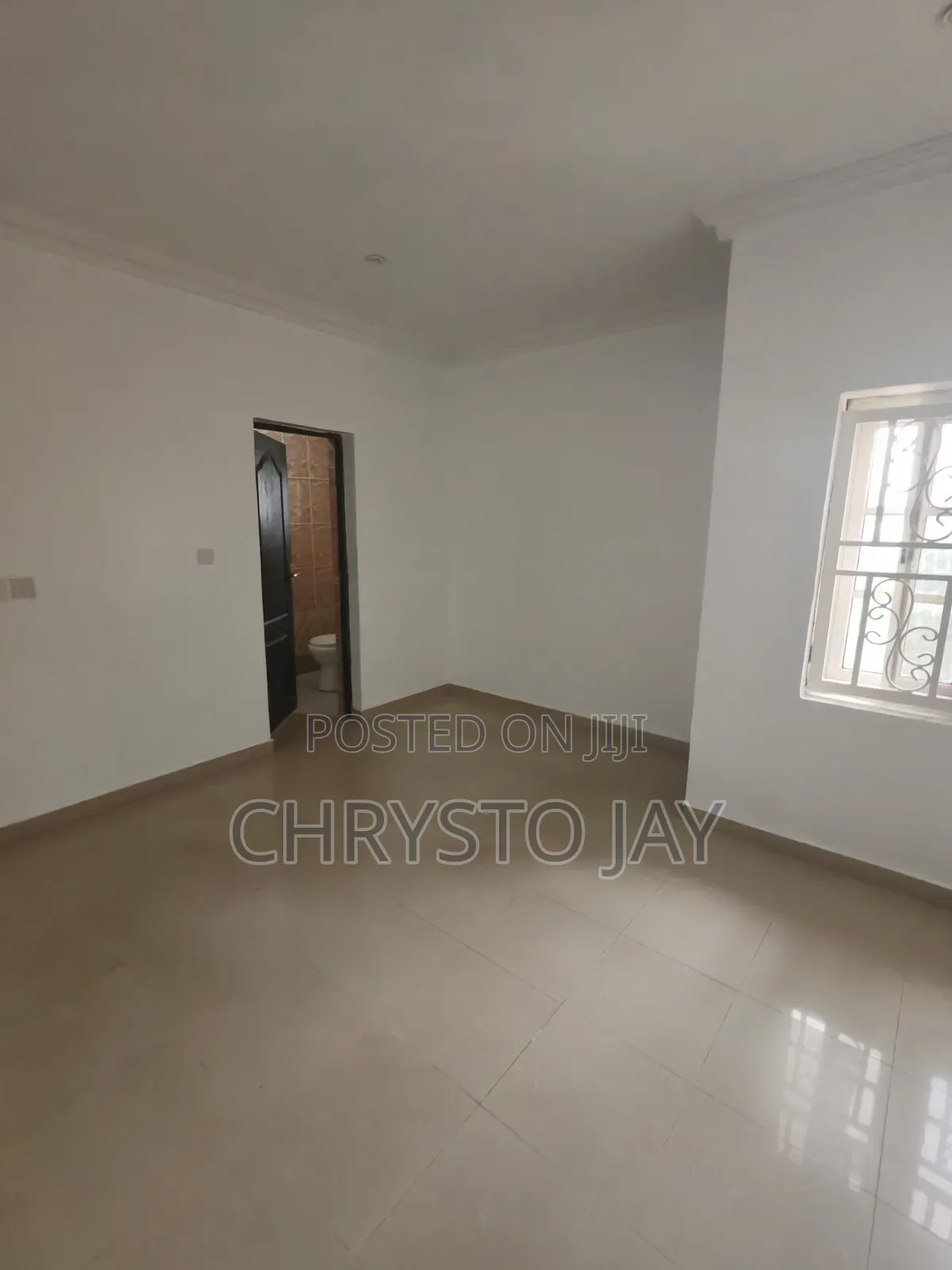 3bdrm Block of Flats in Zone 2 / Wuse for rent