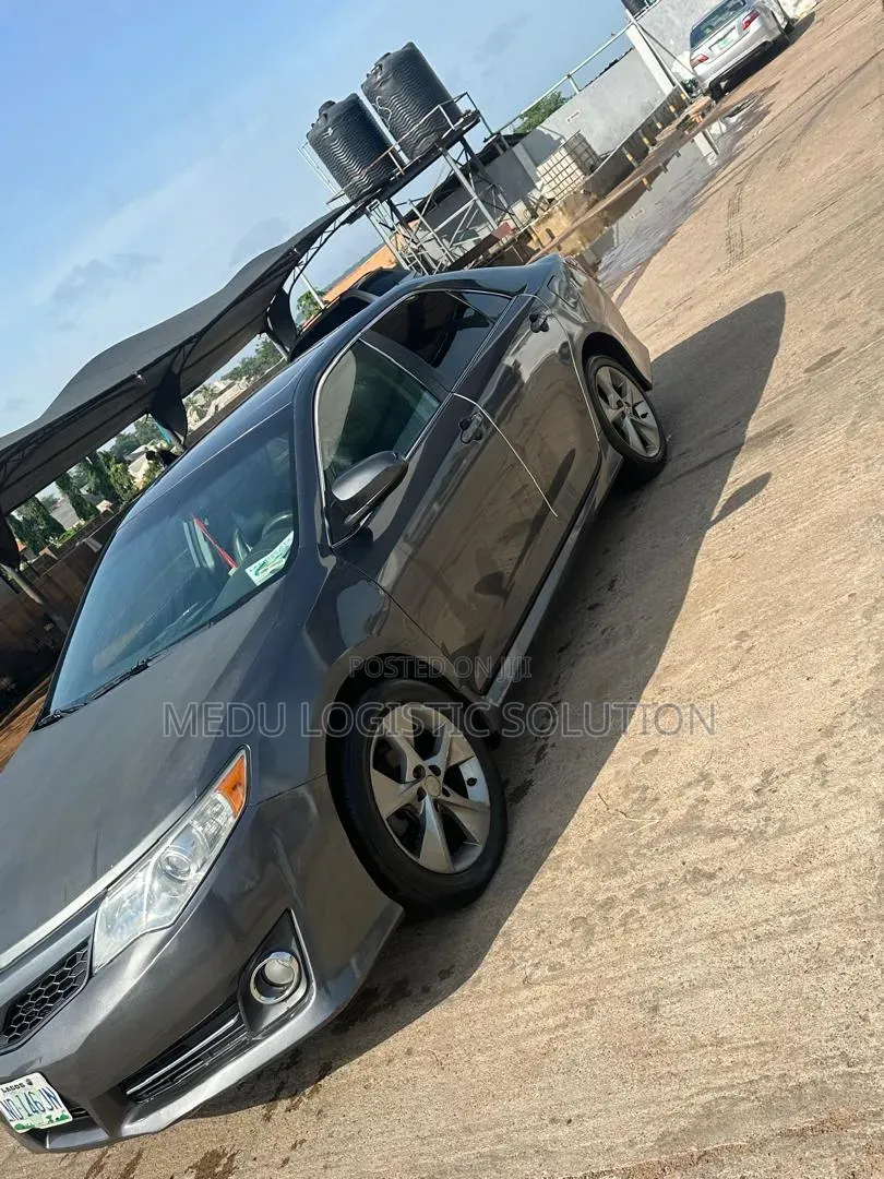Toyota Camry SE V6 4dr Sedan (3.5L 6cyl 6A) 2012 Gray