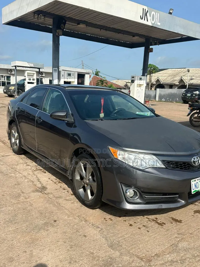 Toyota Camry SE V6 4dr Sedan (3.5L 6cyl 6A) 2012 Gray