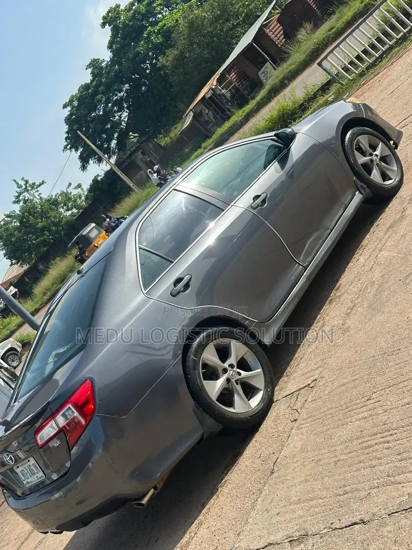 Toyota Camry SE V6 4dr Sedan (3.5L 6cyl 6A) 2012 Gray