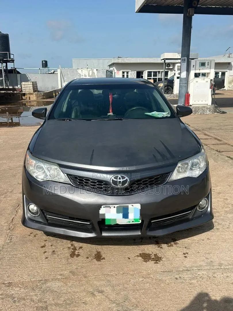 Toyota Camry SE V6 4dr Sedan (3.5L 6cyl 6A) 2012 Gray