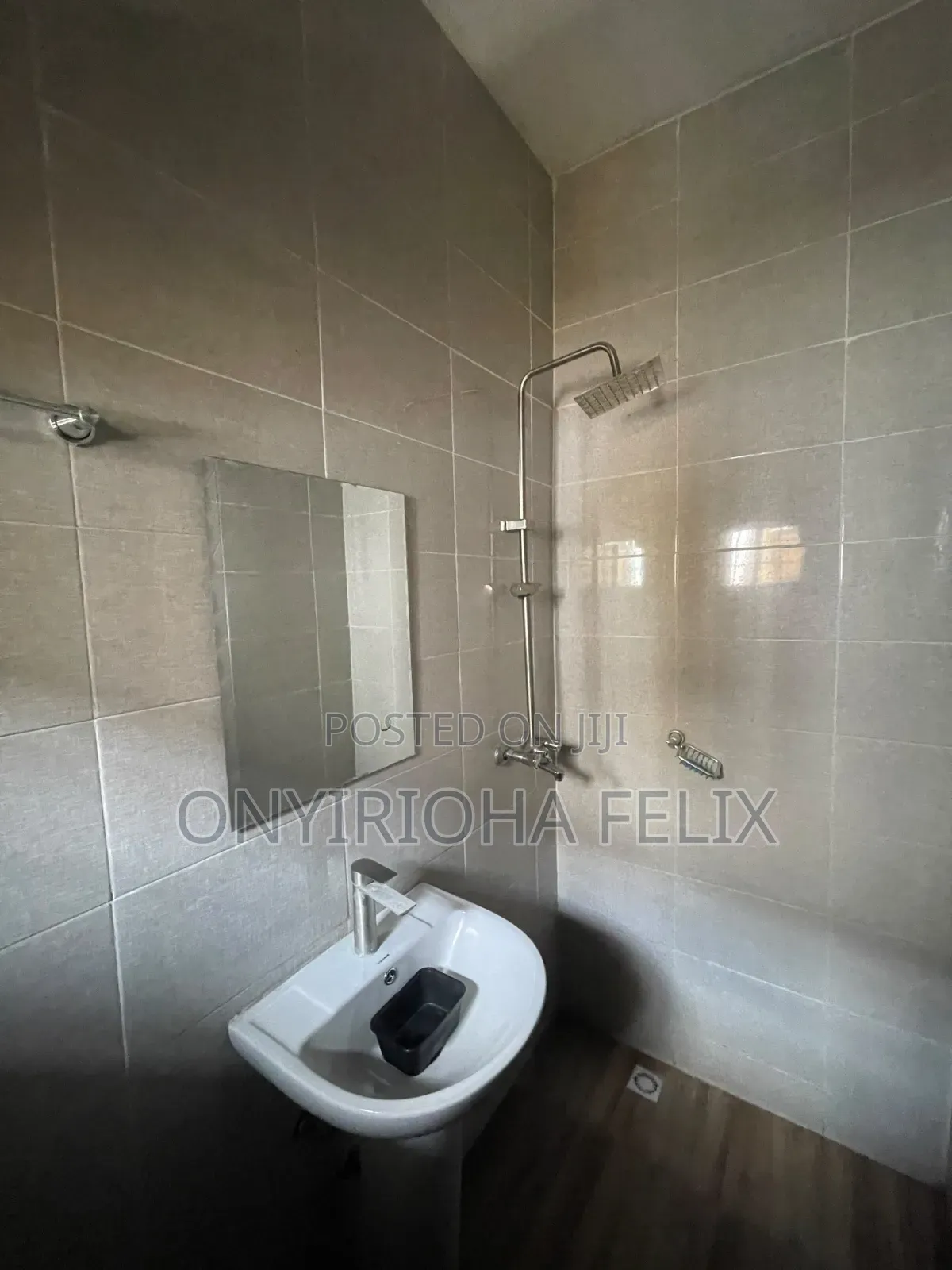 Furnished 2bdrm Block of Flats in Estate Around, Life Camp for rent