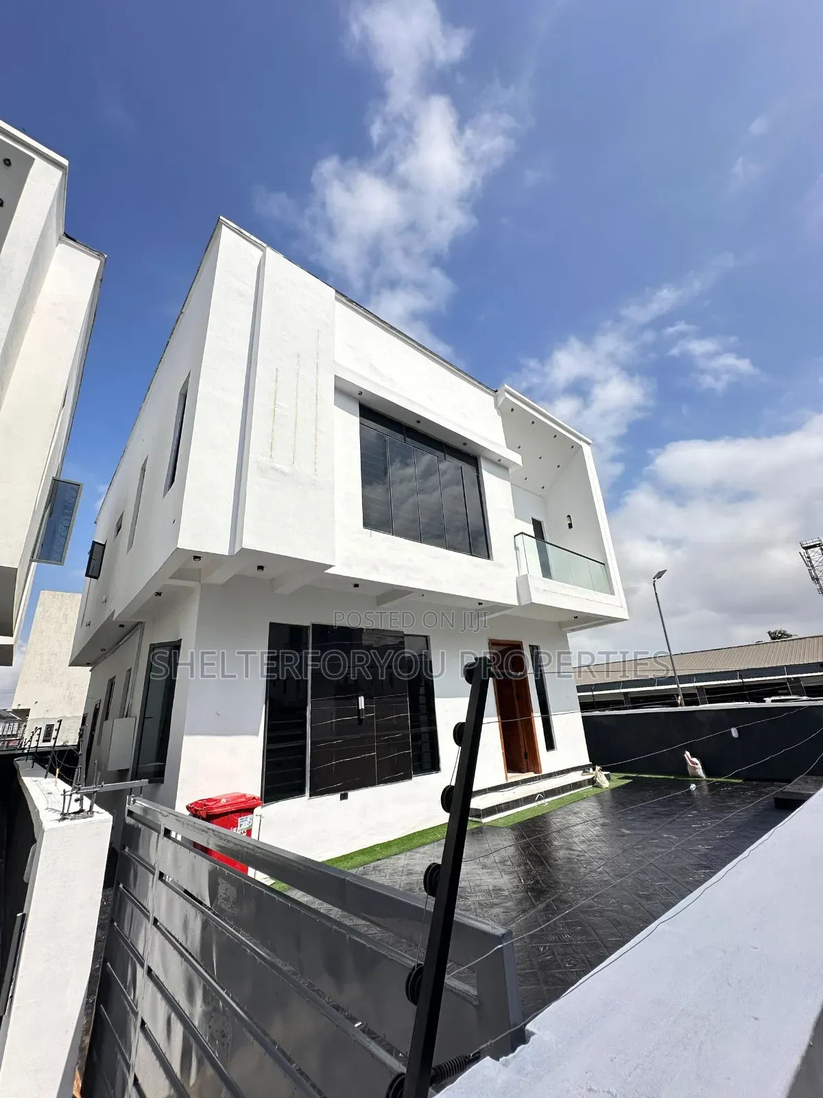 5bdrm Duplex in Idado for sale