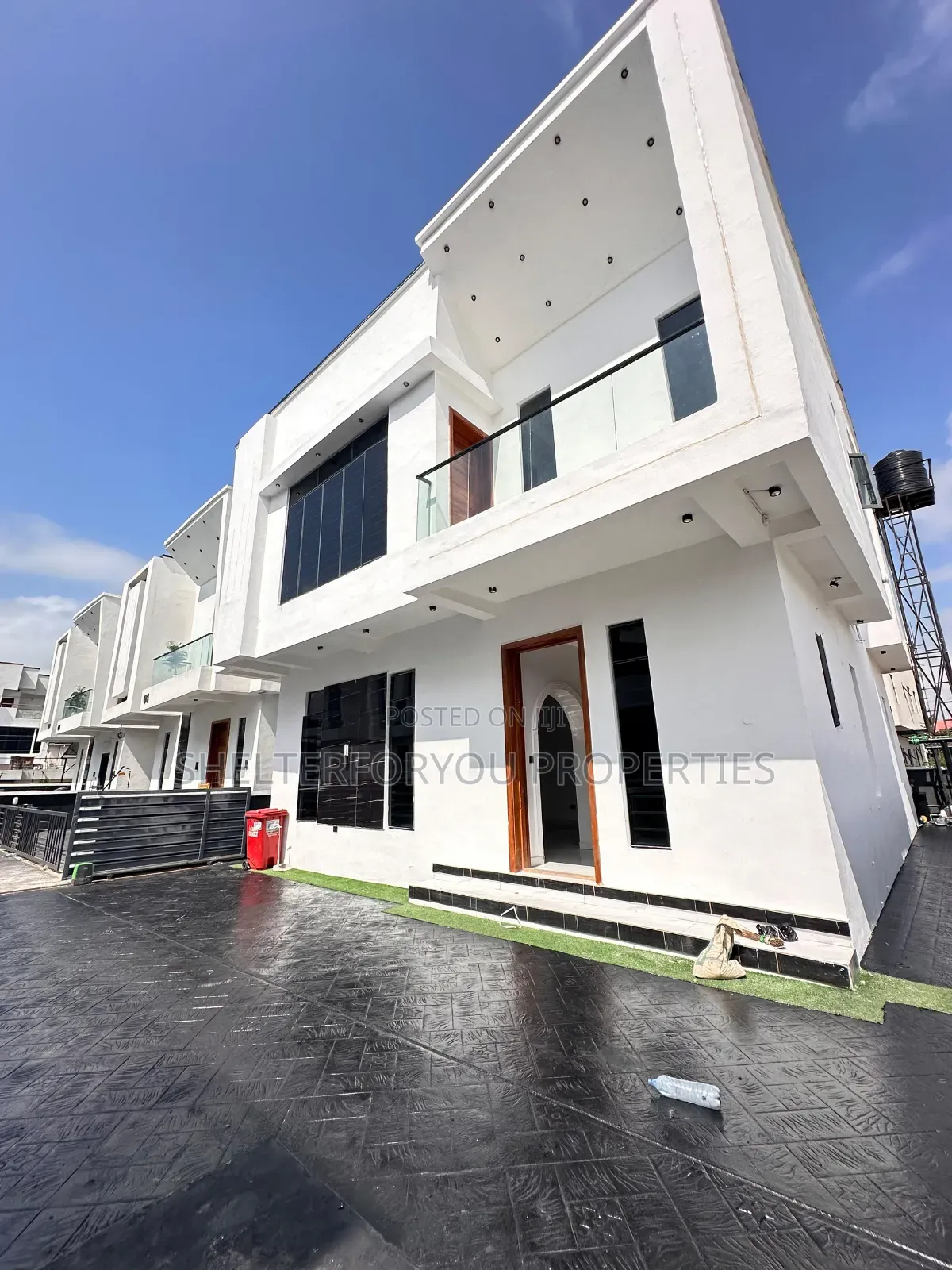5bdrm Duplex in Idado for sale