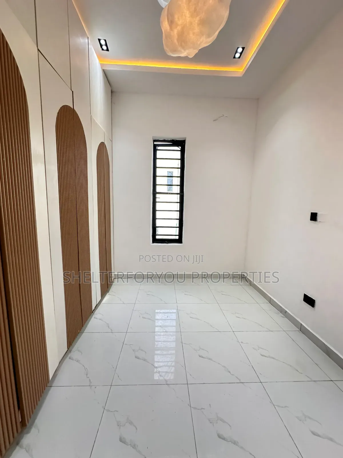 5bdrm Duplex in Idado for sale