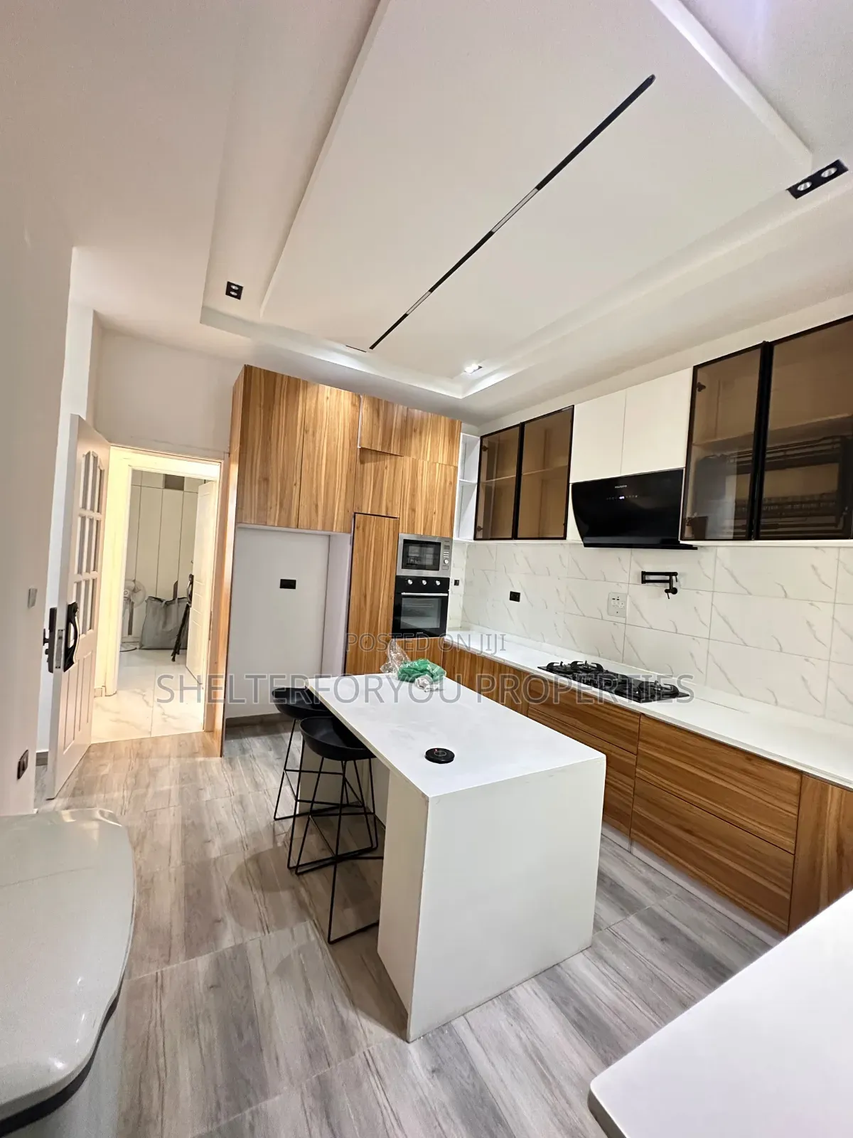 5bdrm Duplex in Idado for sale
