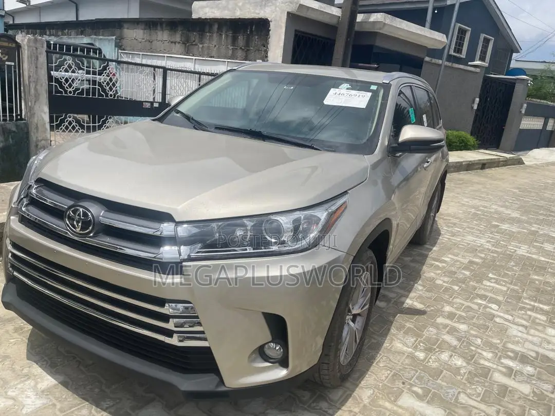 Toyota Highlander XLE 4dr SUV (3.5L 6cyl 6A) 2015 Gold