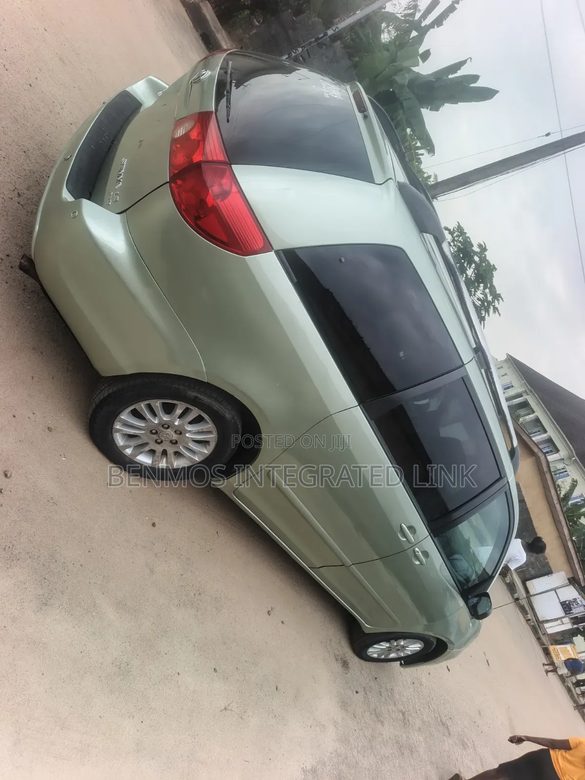 Toyota Sienna 2010 Green