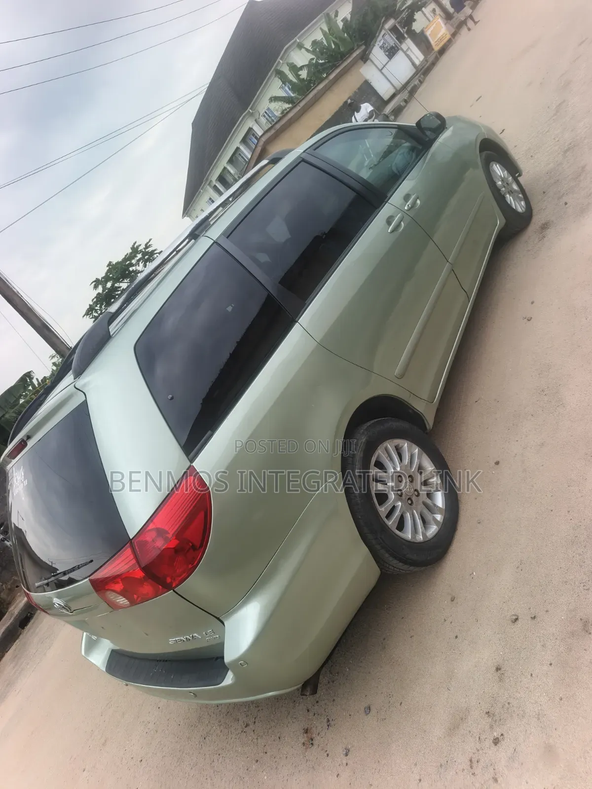 Toyota Sienna 2010 Green