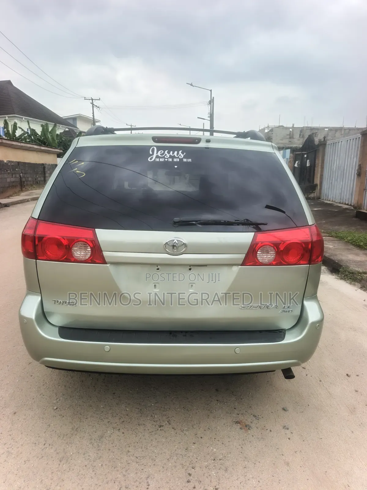 Toyota Sienna 2010 Green