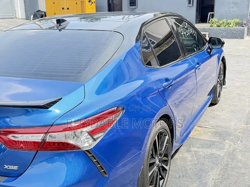 Toyota Camry 2018 Blue