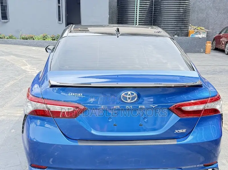 Toyota Camry 2018 Blue