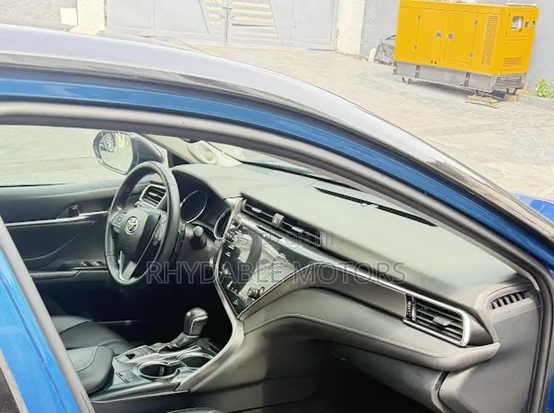 Toyota Camry 2018 Blue