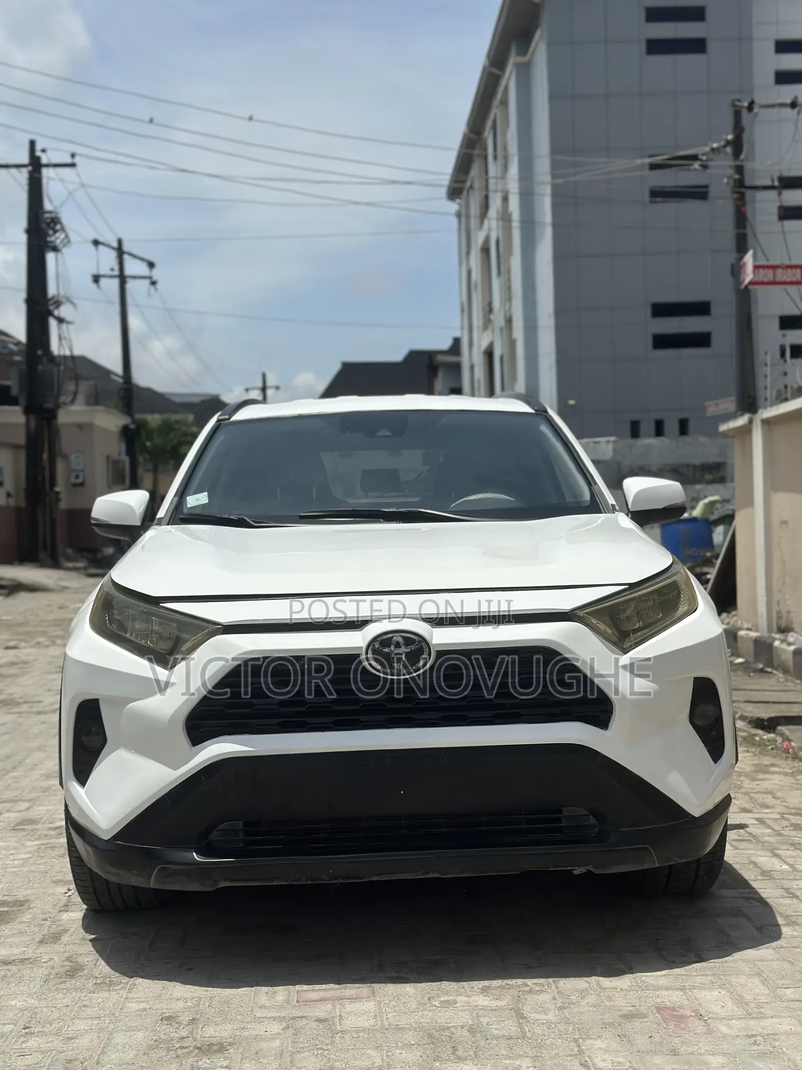 Toyota RAV4 XLE AWD 2020 White