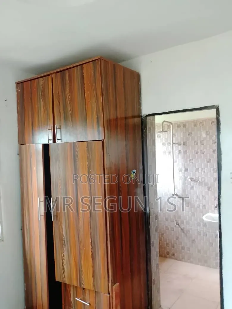 2bdrm Block of Flats in God'S Love Estate, Akala Express for rent