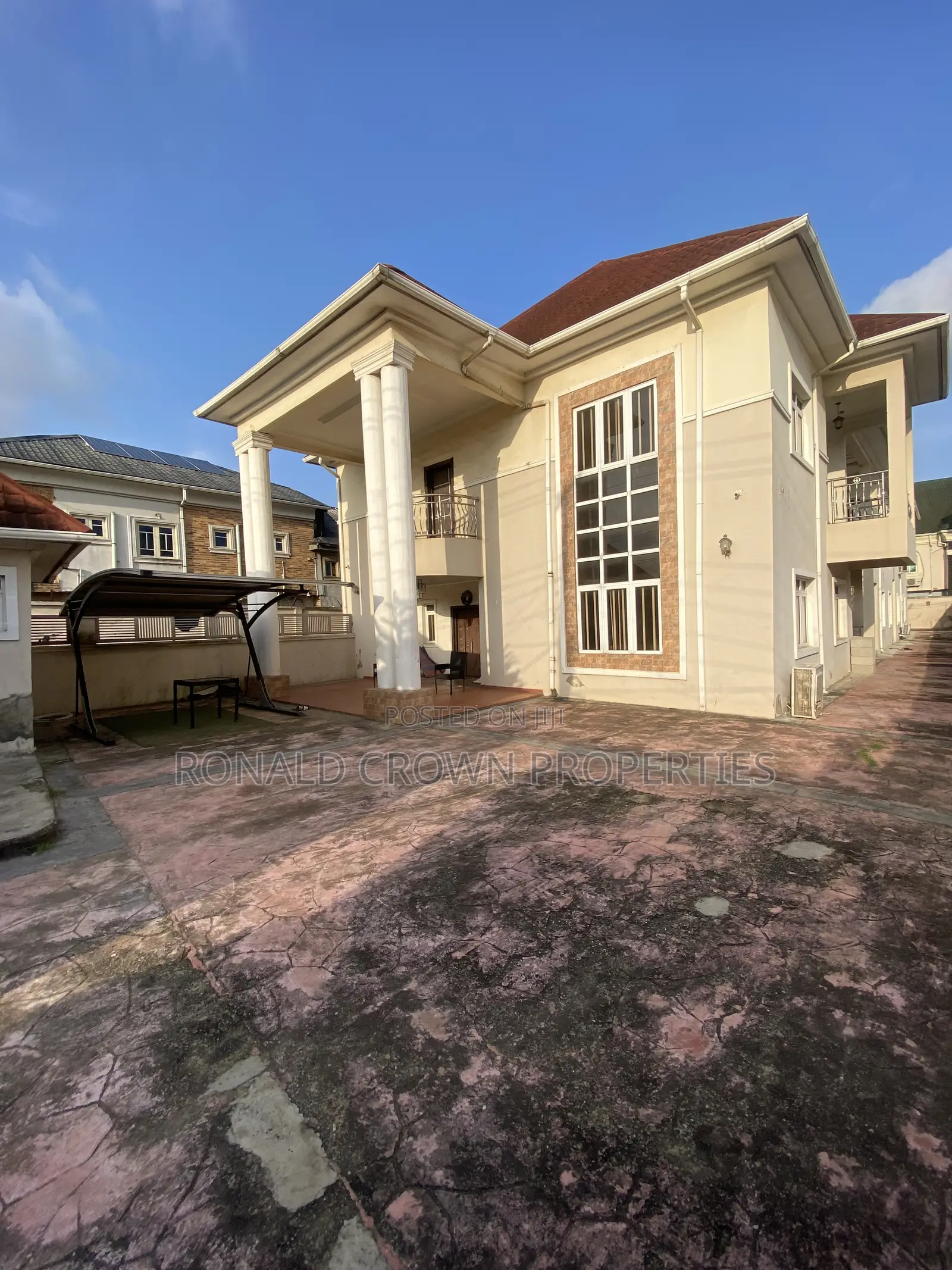 6bdrm Duplex in Okota for sale