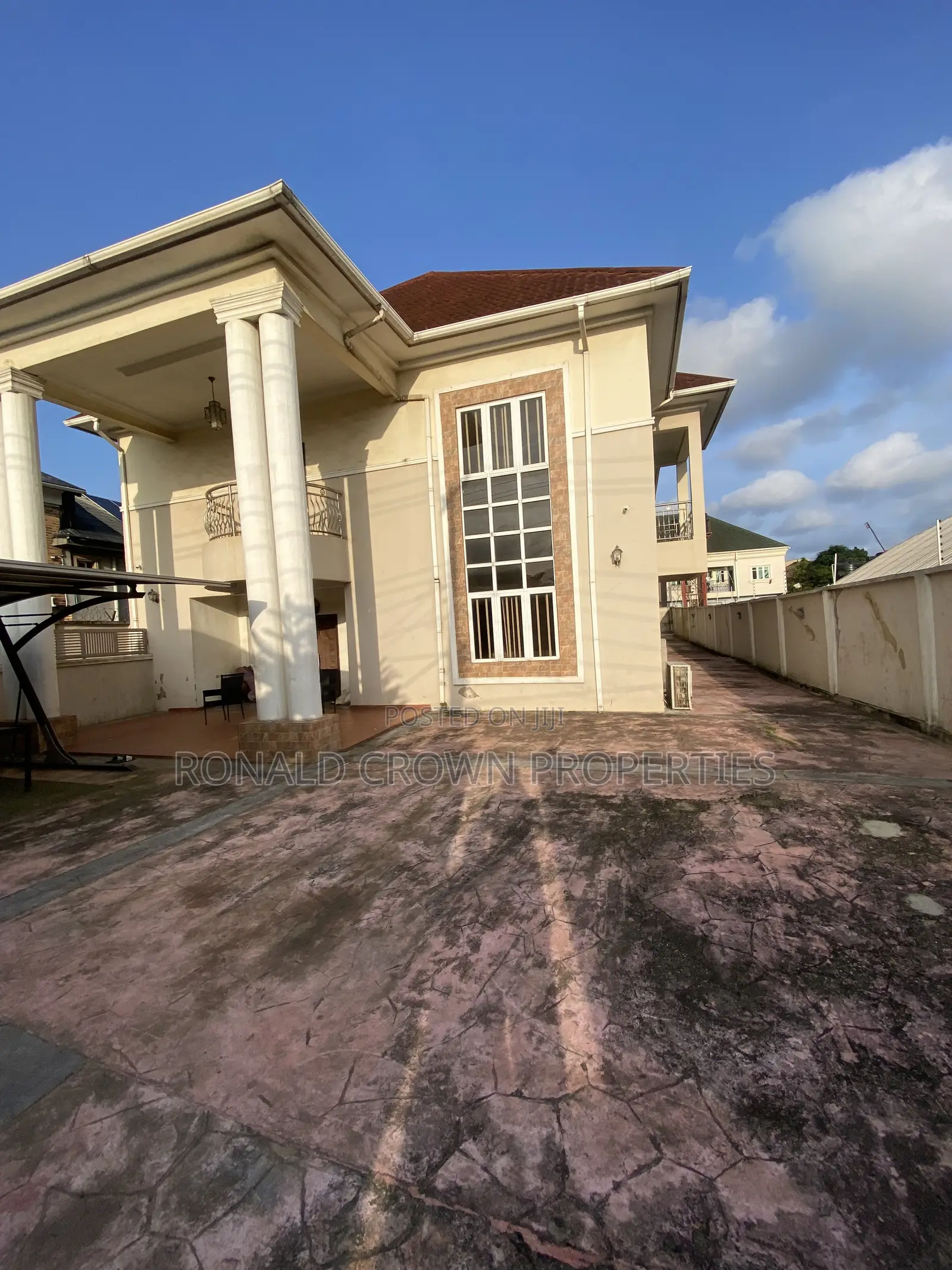 6bdrm Duplex in Okota for sale