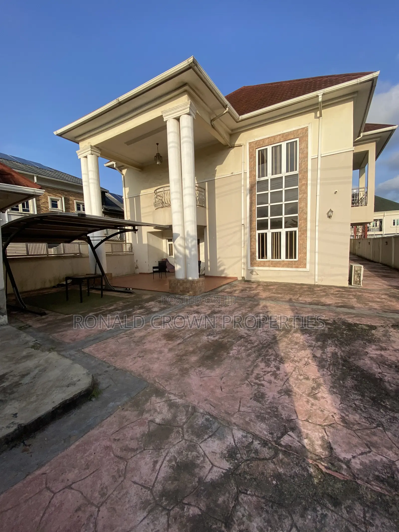 6bdrm Duplex in Okota for sale