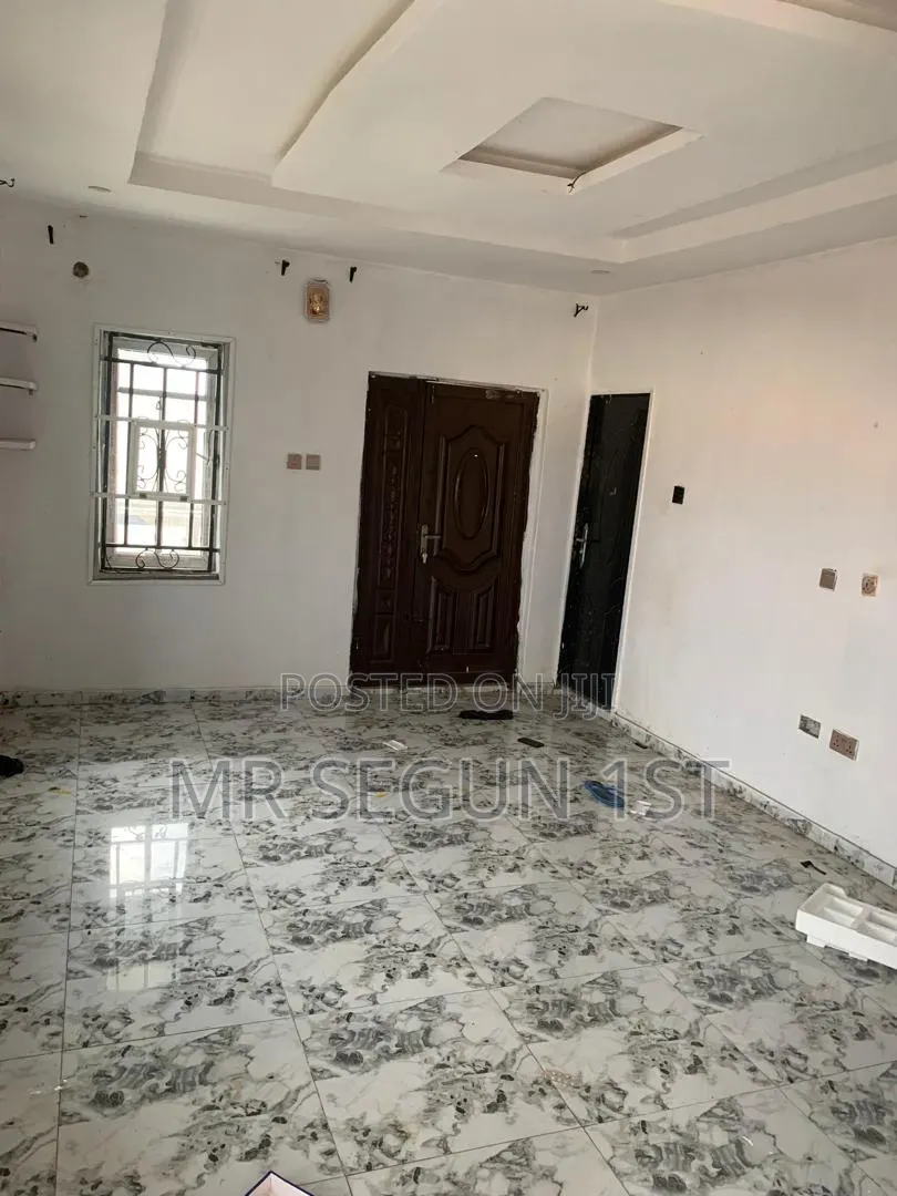2bdrm Block of Flats in 1St Avians, Akala Express for rent