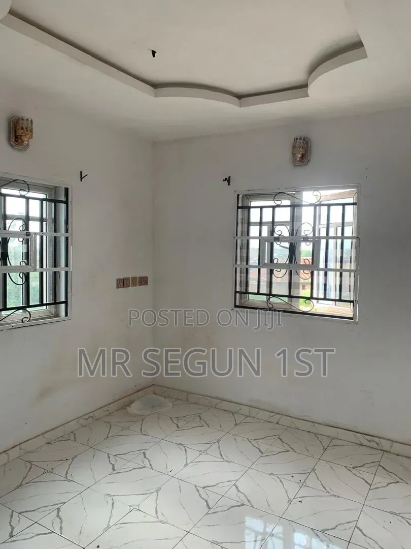 2bdrm Block of Flats in 1St Avians, Akala Express for rent
