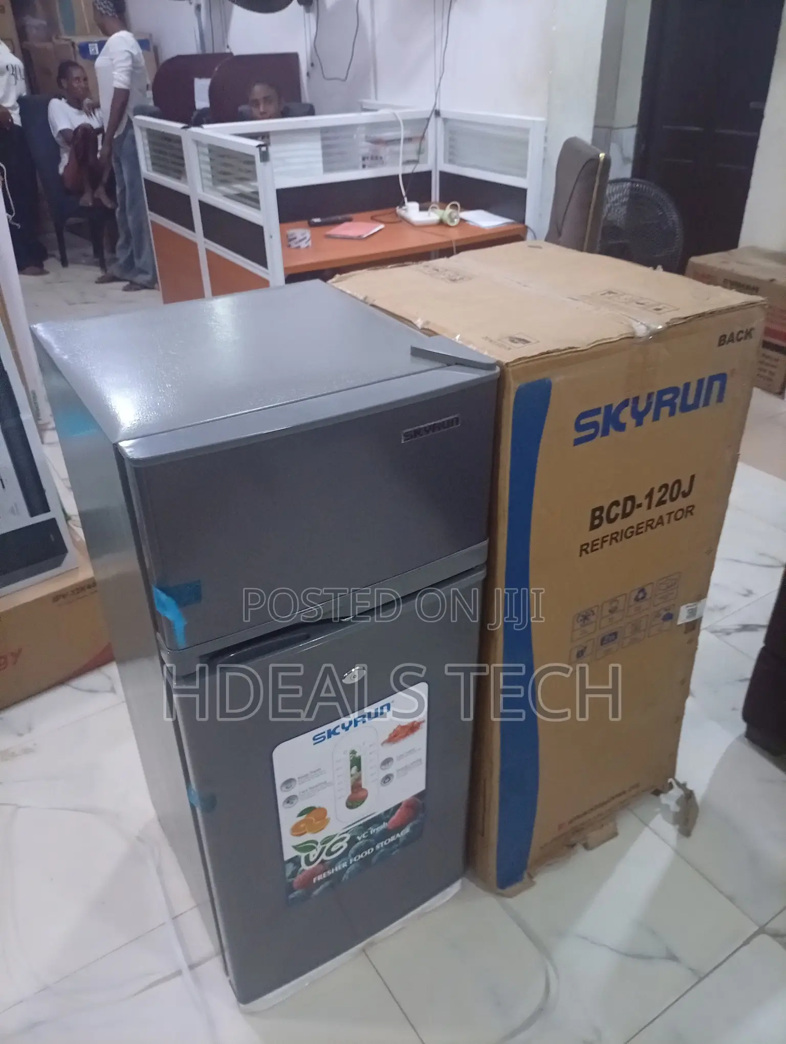 Skyrun Stylish Refrigerator Designed for Convenient Food and Beverage
