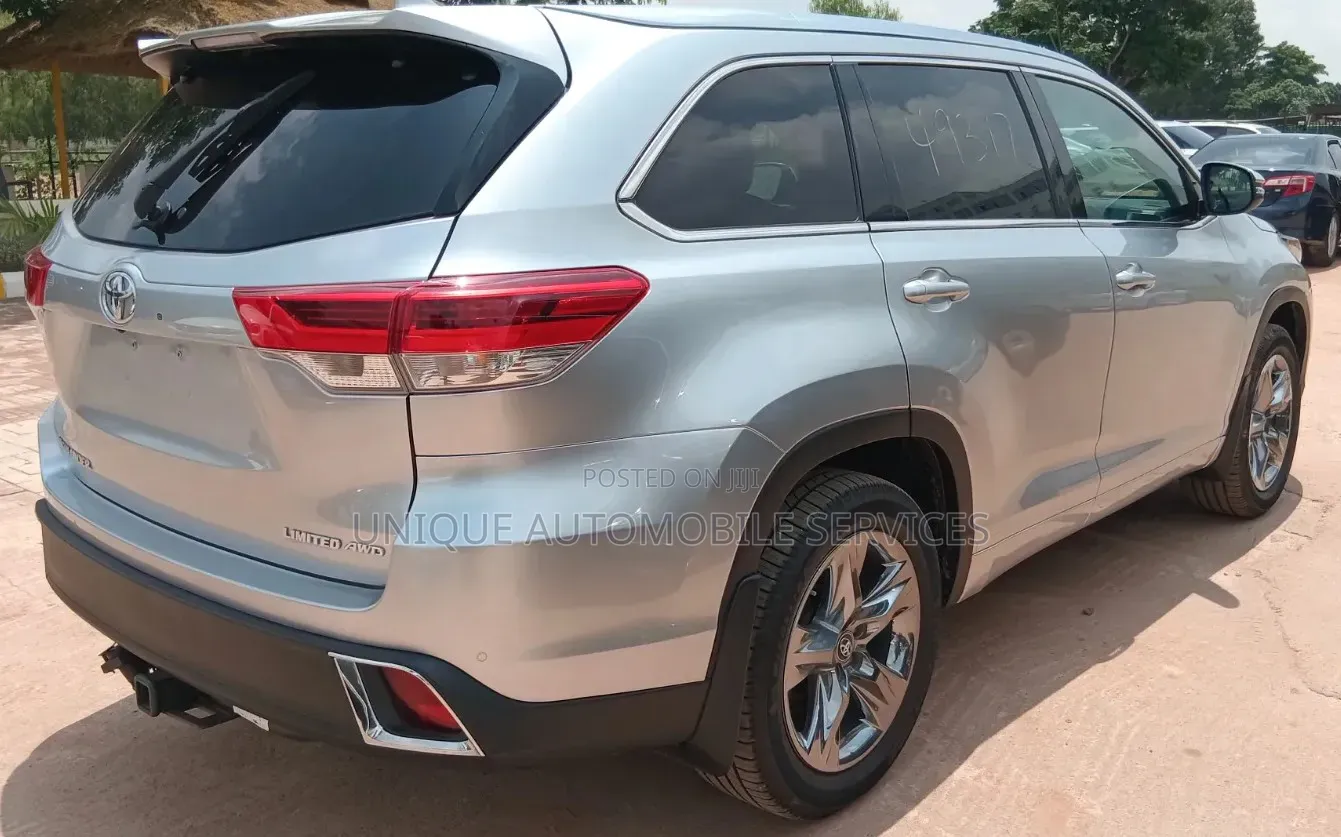 Toyota Highlander Limited Platinum 4x4 V6 (3.5L 6cyl 8A) 2017 Silver