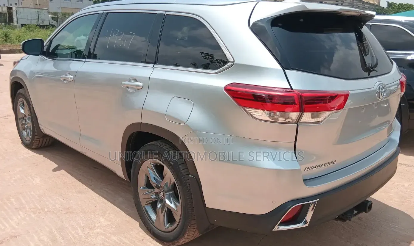 Toyota Highlander Limited Platinum 4x4 V6 (3.5L 6cyl 8A) 2017 Silver