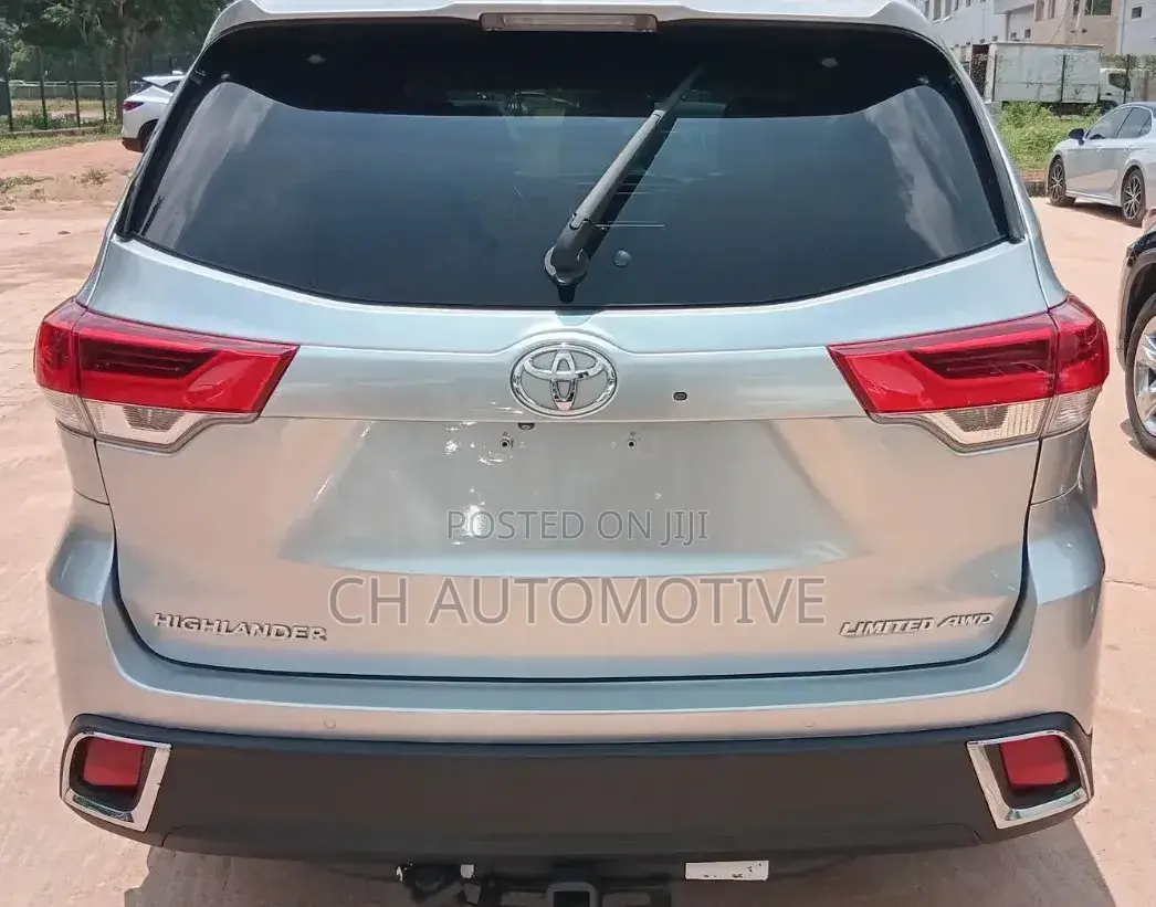 Toyota Highlander Limited Platinum 4x4 V6 (3.5L 6cyl 8A) 2017 Silver