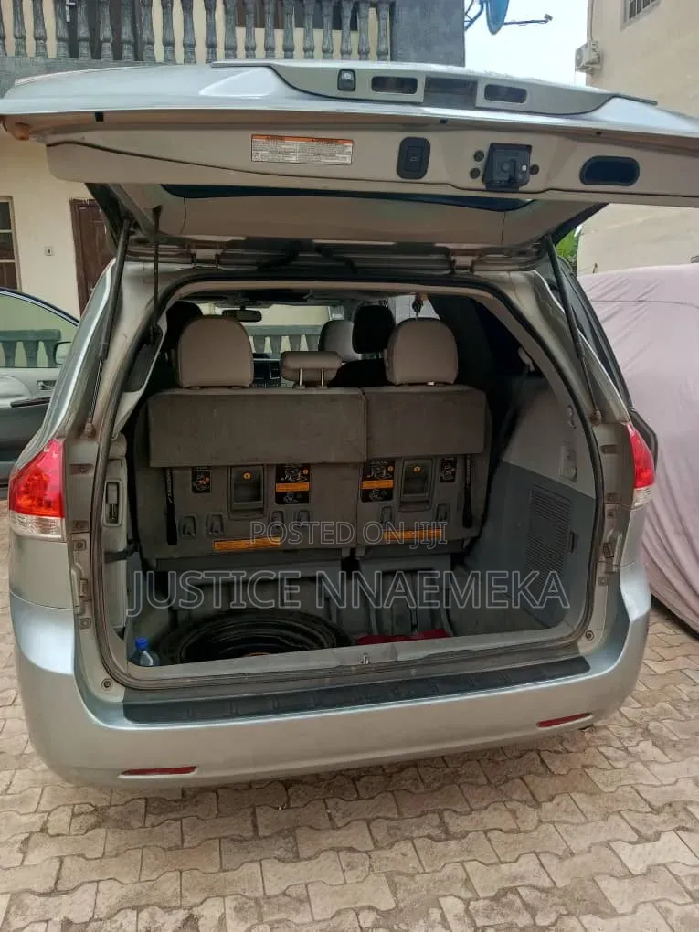 Toyota Sienna 2014 Silver