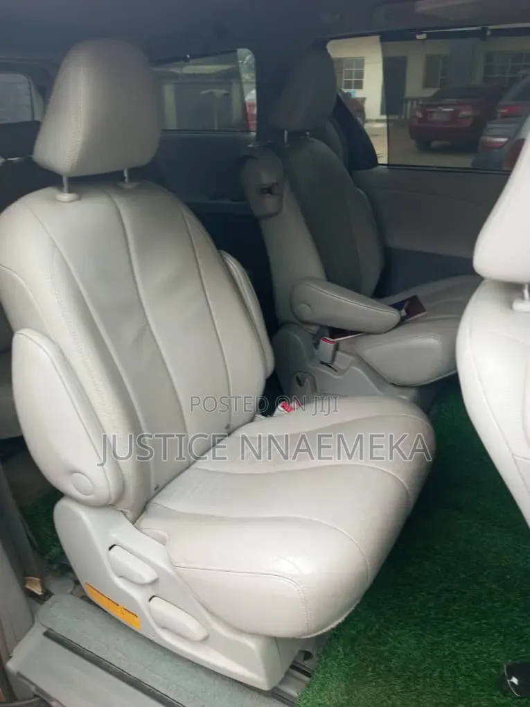 Toyota Sienna 2014 Silver