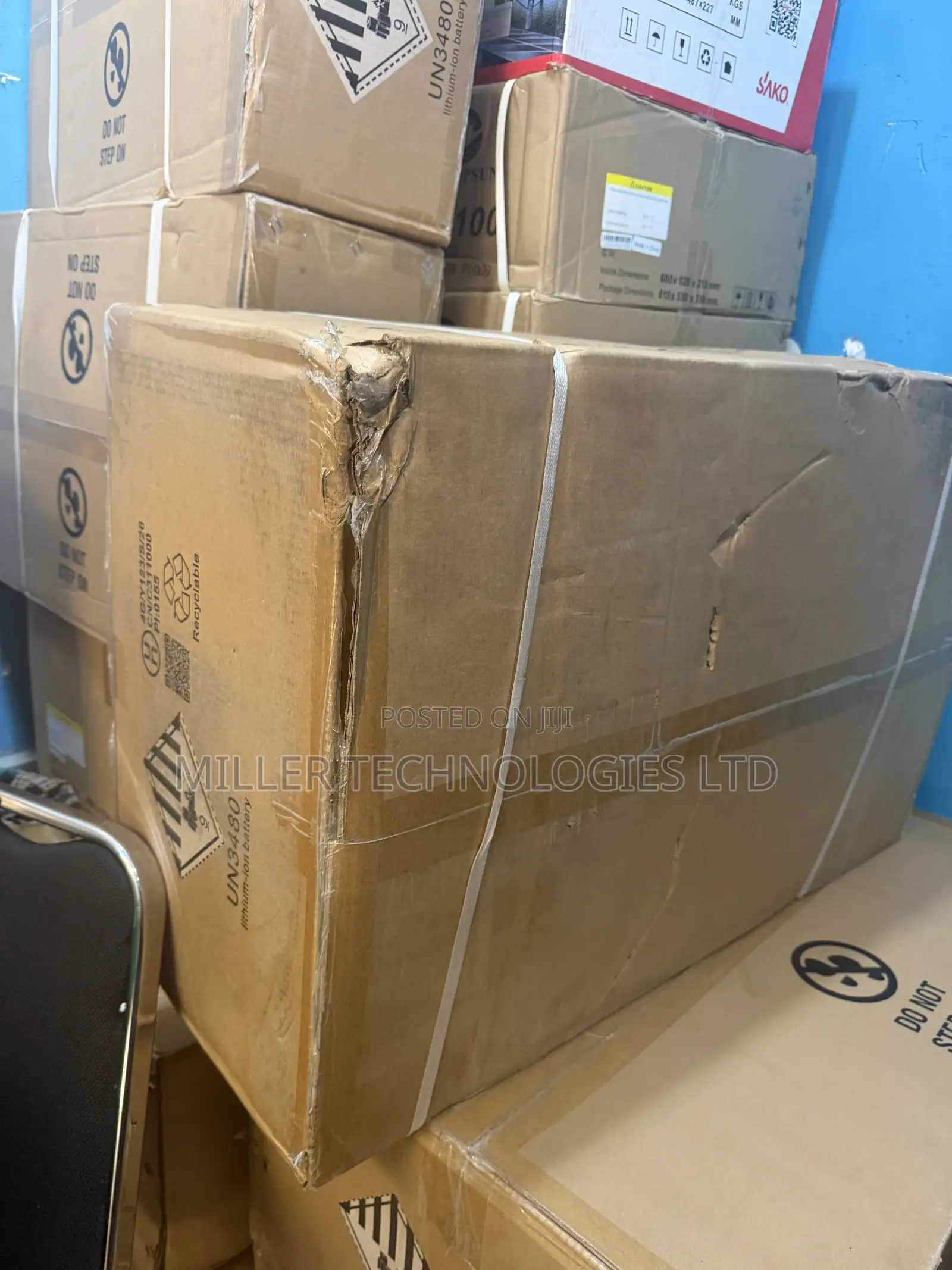 Deye SE-F16 16kWh 48V Deep Cycle Lithium Battery