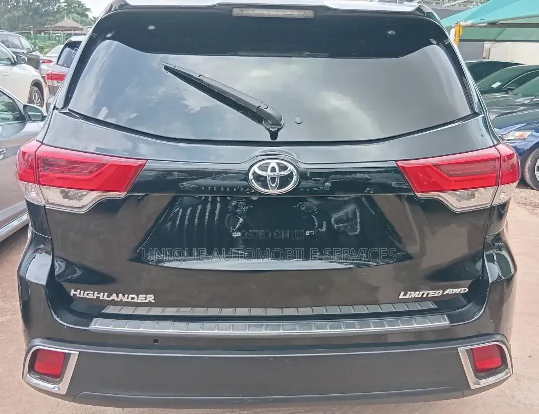 Toyota Highlander Limited Platinum 4x4 V6 (3.5L 6cyl 8A) 2018 Black