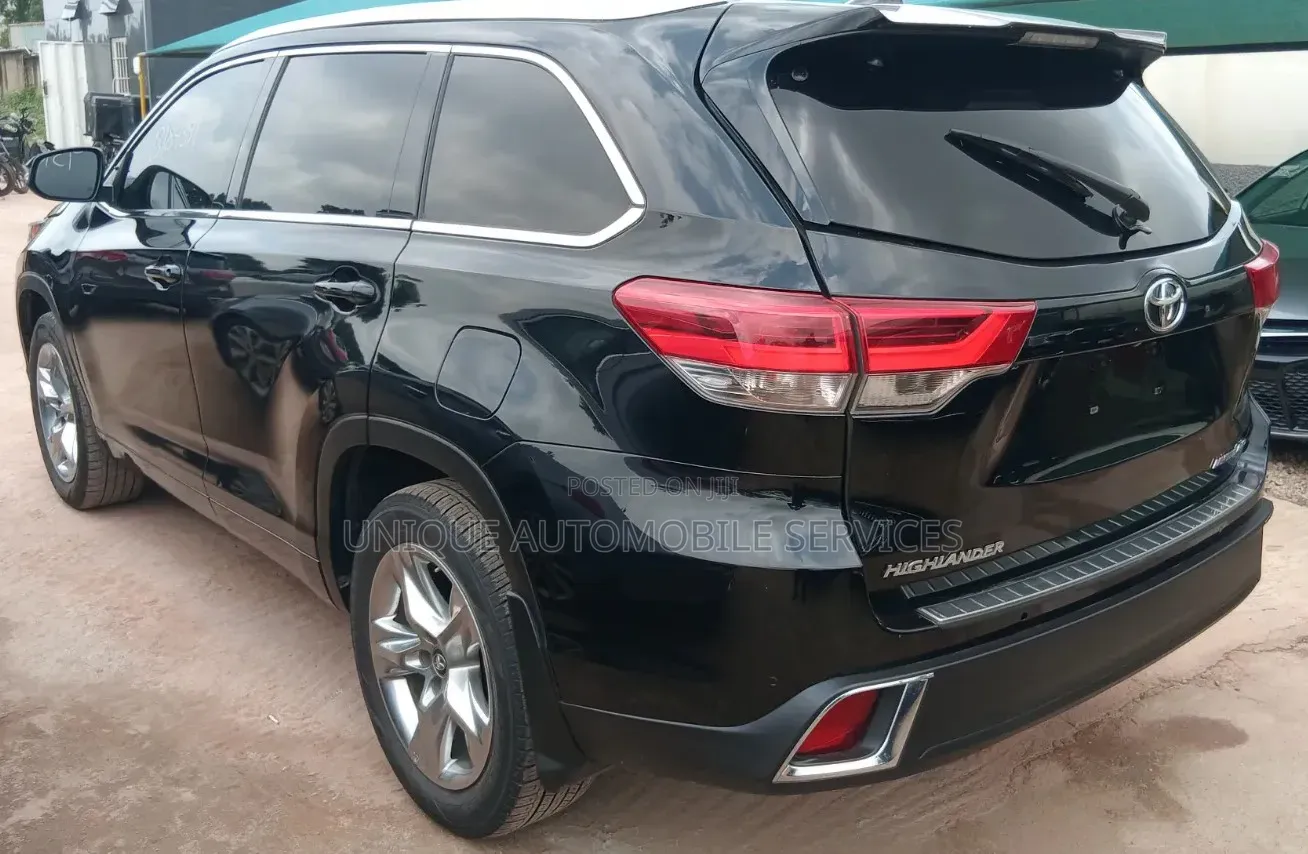 Toyota Highlander Limited Platinum 4x4 V6 (3.5L 6cyl 8A) 2018 Black