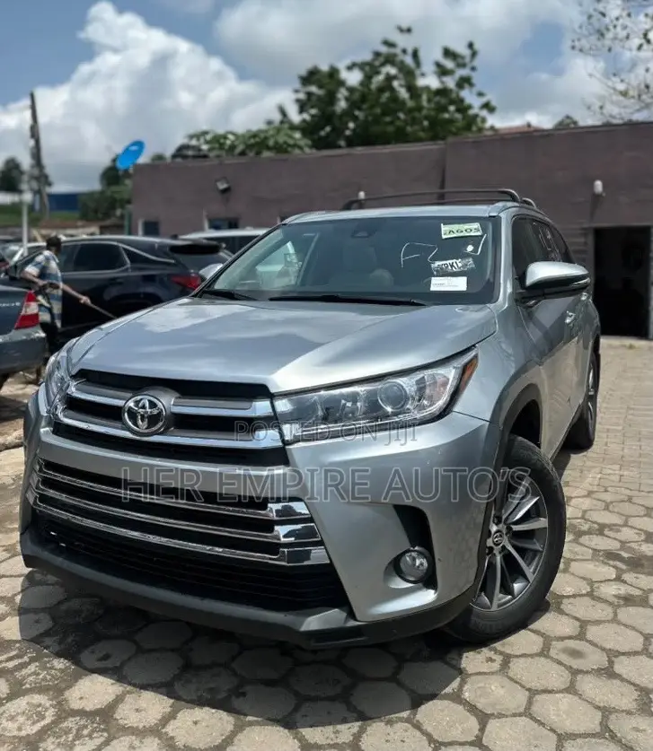 Toyota Highlander XLE 2019 Silver