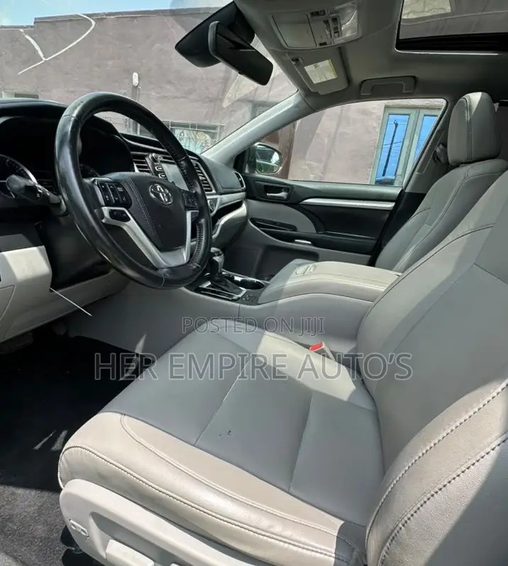 Toyota Highlander XLE 2019 Silver